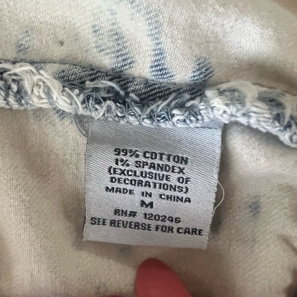 Wallflower Vintage Acid Wash Denim Trucker Vest Raw Edge Embroidered Detailing - Picture 7 of 12